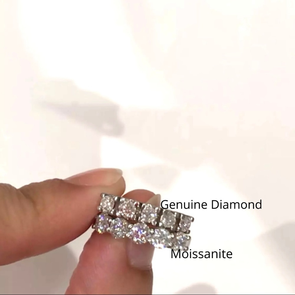 ( Mallory) Absolutely sensational genuine Moissanite …